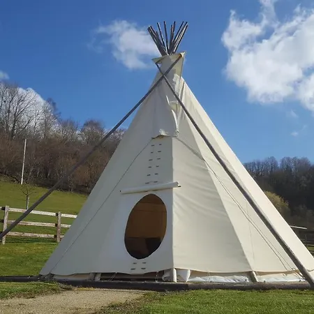 Tente de luxe La P'tite Ferme De La Vie Survie
